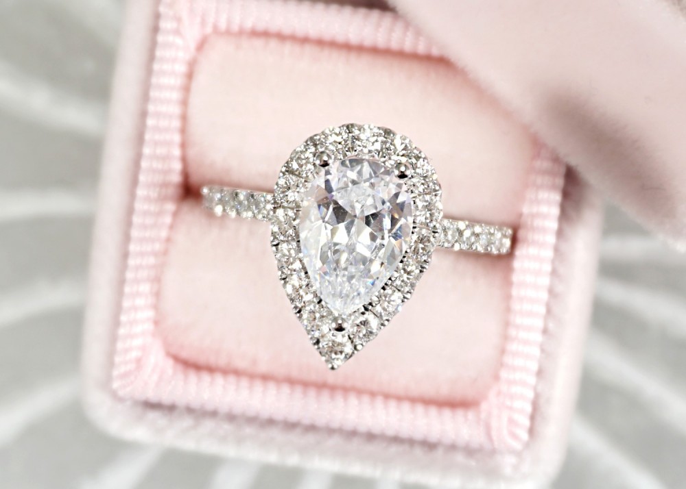 12 Jaw-Dropping Pear Engagement Rings