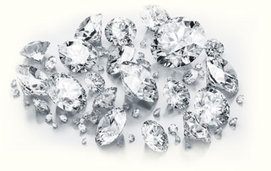 The Diamond Buyer's Guide to purchasing your engagement diamond.