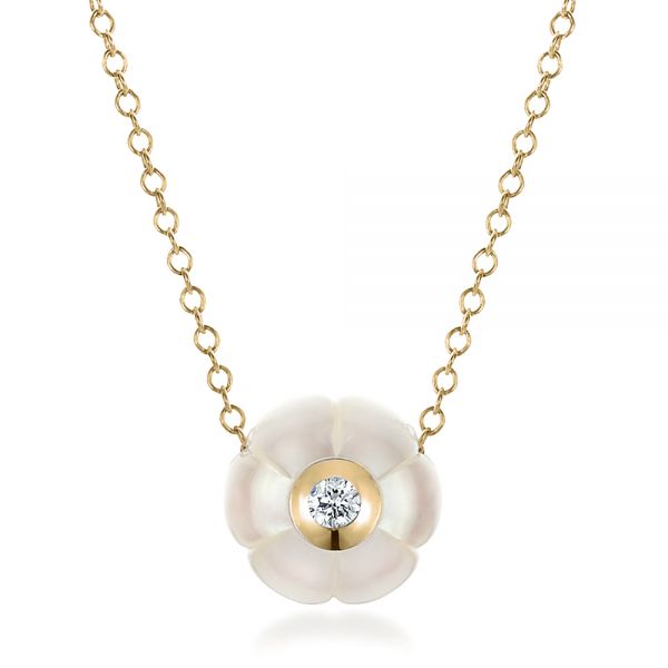 14k Yellow Gold 14k Yellow Gold Carved Fresh White Pearl And Diamond Pendant - Three-Quarter View - 100330