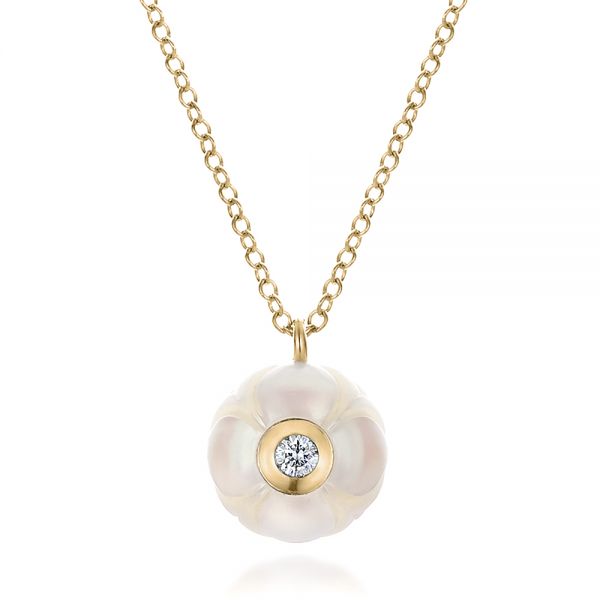 18k Yellow Gold 18k Yellow Gold Carved Fresh White Pearl And Diamond Pendant - Three-Quarter View -  100347