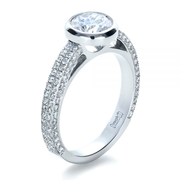 Pavé diamond solitaire wedding ring set